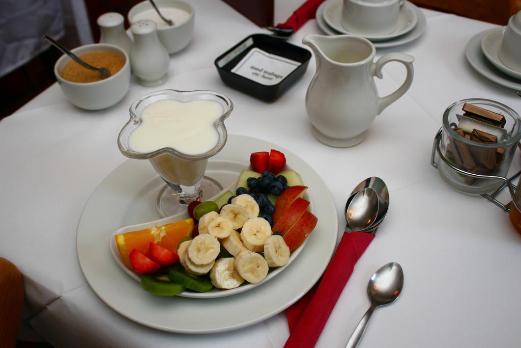 The Penn Club Bed & Breakfast Лондон Екстериор снимка