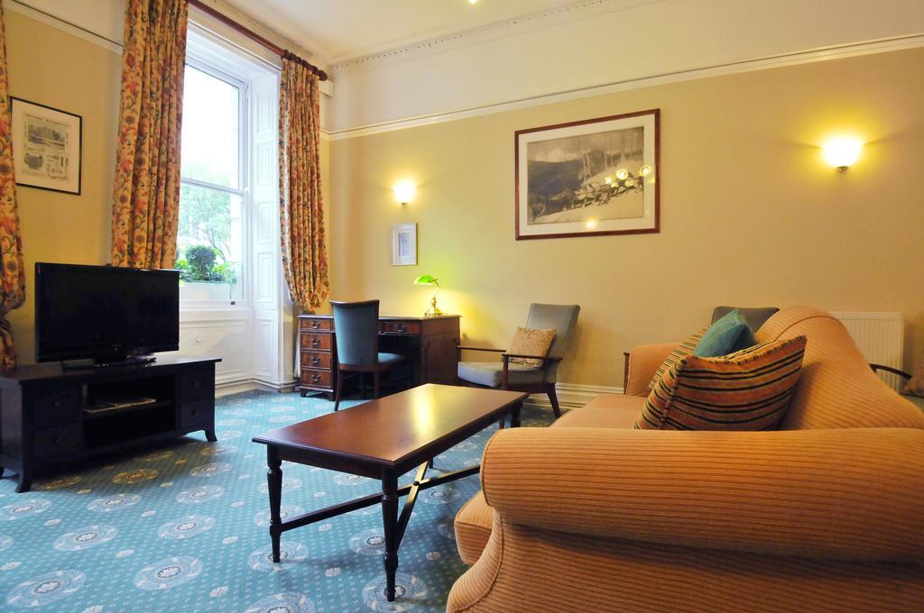 The Penn Club Bed & Breakfast Лондон Екстериор снимка
